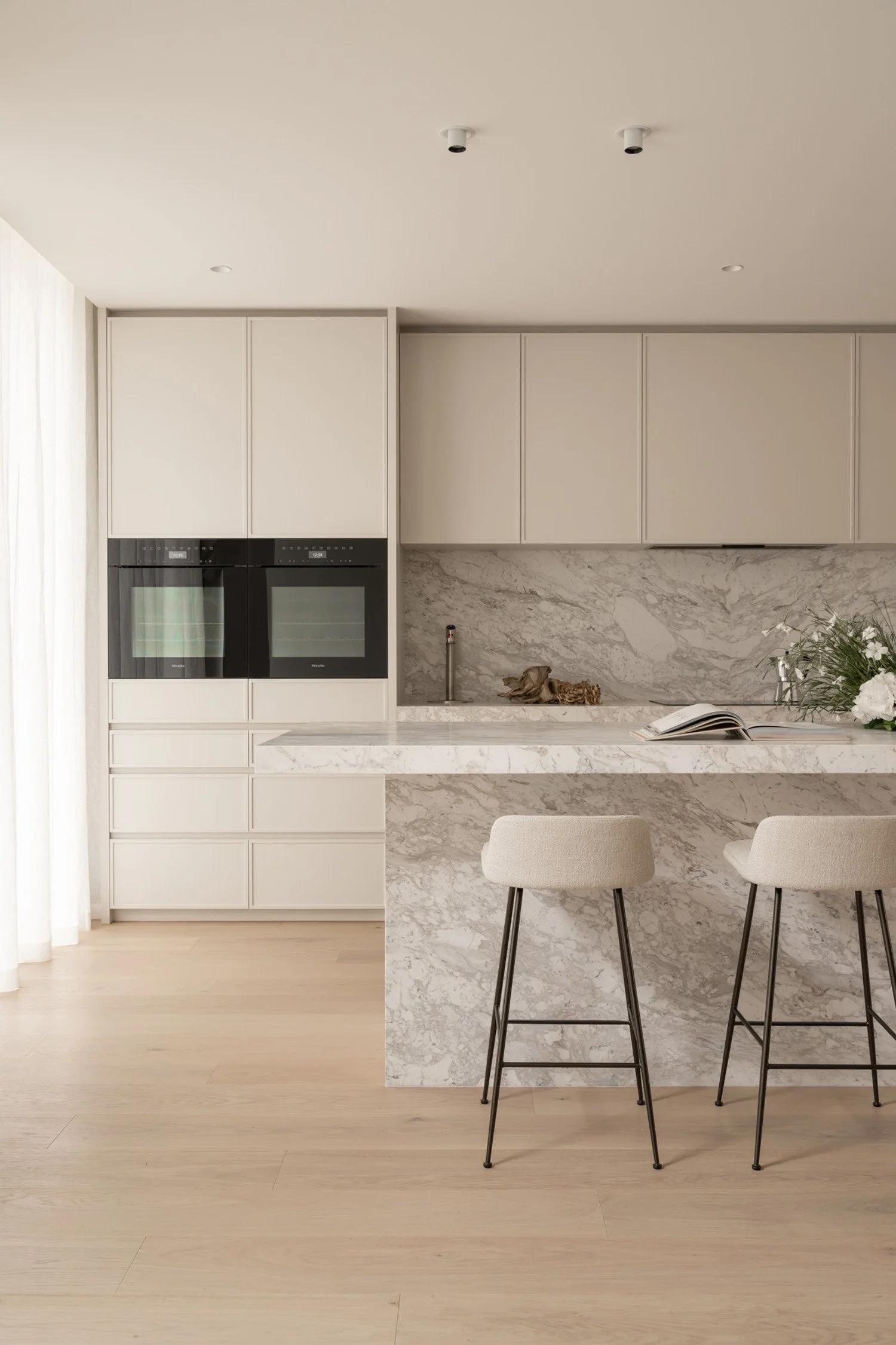 perth-cottesloe-maek-custom-luxury-home-interior-design-kitchen-natural-stone-marble-artedomus-selenis-1.jpg