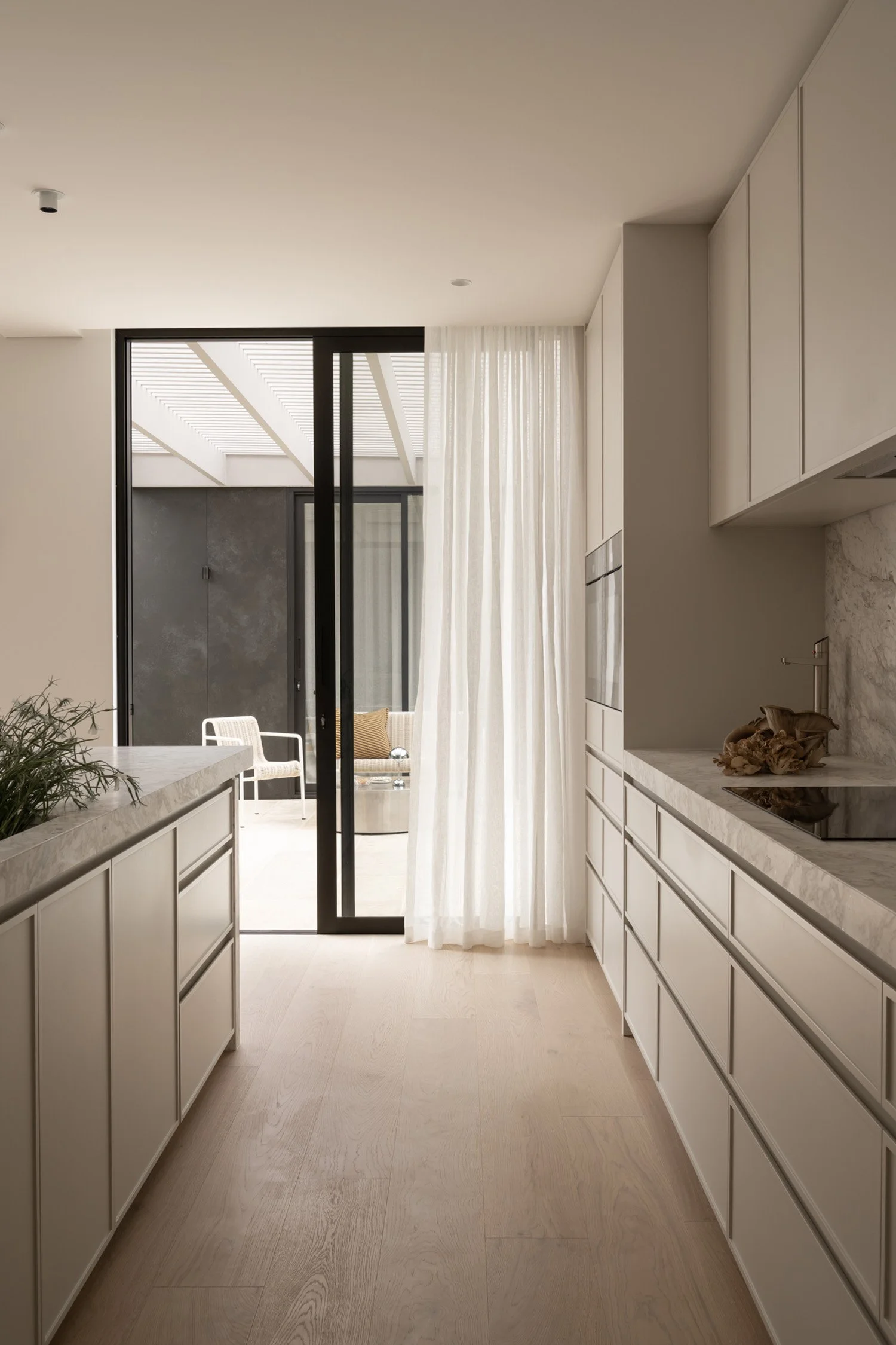 perth-cottesloe-maek-custom-luxury-home-interior-design-kitchen-natural-stone-marble-artedomus-selenis-3.jpg