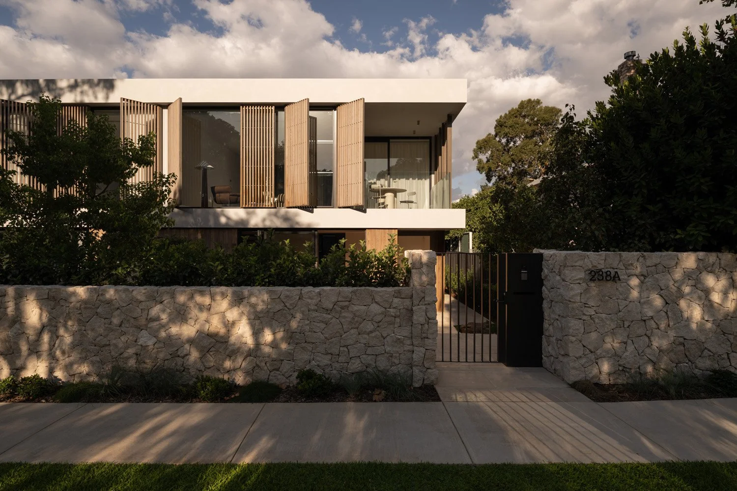 perth-cottesloe-maek-custom-luxury-home-exterior-timber-screen-stone-fence-landscaping-4.jpg