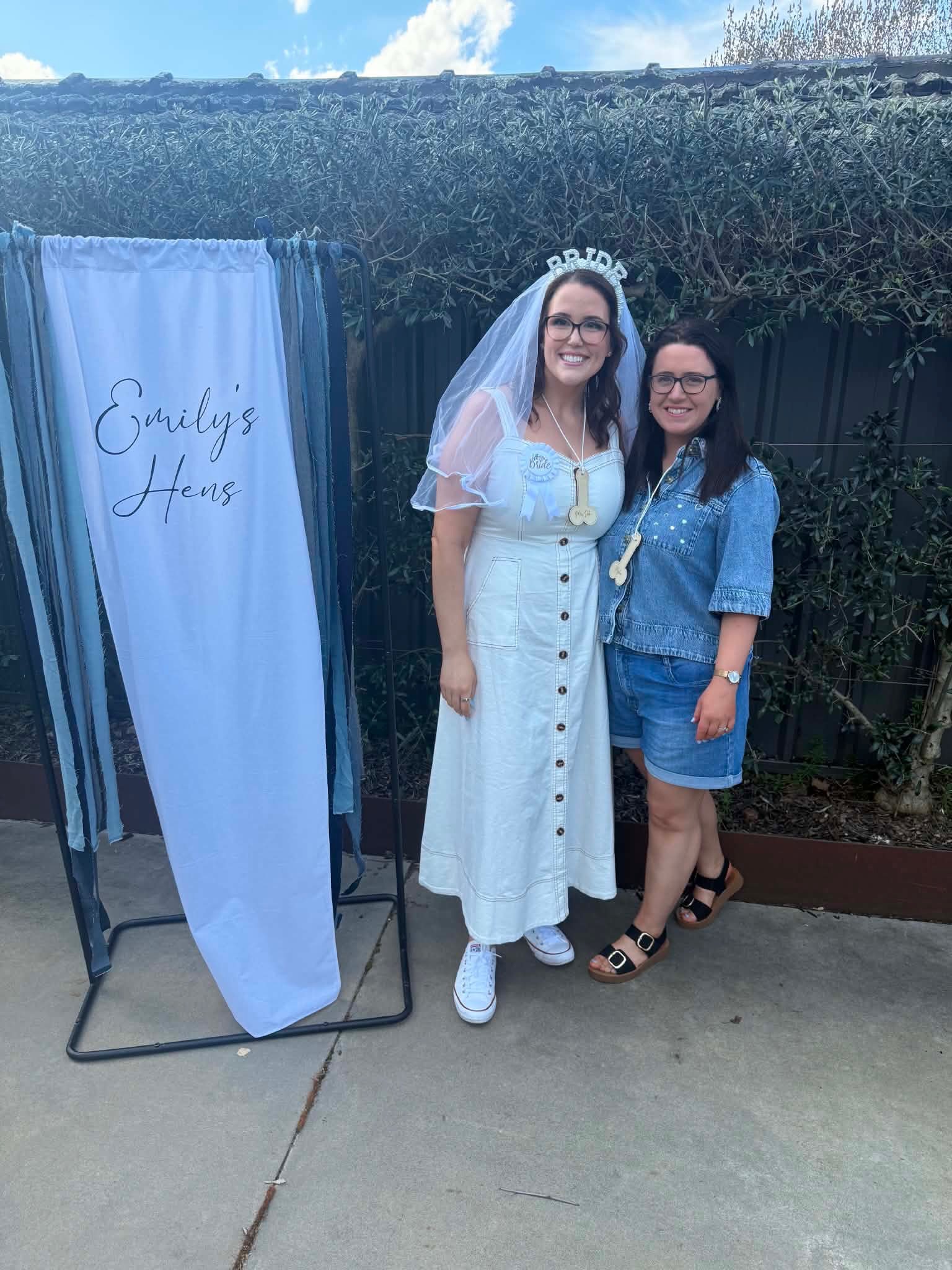 A special post featuring just a couple of the creations I got to make for my besties hens party! Can we do it all again next weekend!? 💙

Fabric siagnge @that.classy.gal 
T-shirts @that.classy.gal 
Mirror decal @that.classy.gal 
Personalised napkins