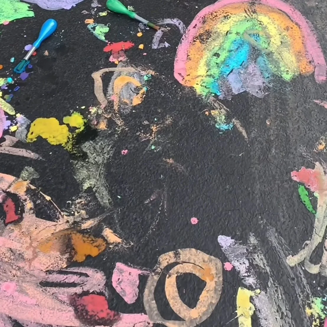 Chalk paint is so fun - and washes right off!
Craft and science stories are up for the weekend!

Check out @mothercould for this DIY chalk paint 🎨