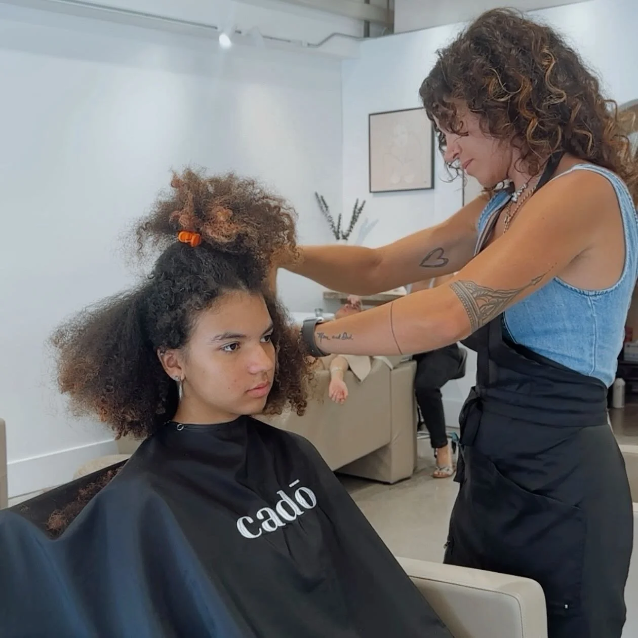 .
𝘐𝘧 𝘺𝘰𝘶 𝘩𝘢𝘷𝘦 𝘤𝘶𝘳𝘭𝘺 𝘩𝘢𝘪𝘳 𝘵𝘩𝘦𝘯 𝘺𝘰𝘶 𝘮𝘢𝘺 𝘩𝘢𝘷𝘦&hellip;&hellip;

&bull;Experienced a traumatic haircut(s) 
&bull;All the products but no idea what to do with them
&bull;Felt like no one understands your hair 
&bull;Difficul