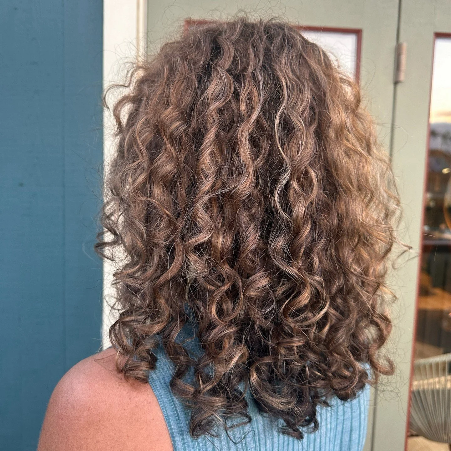 We toned down some of the unwanted warmth and gave her curls a lot of love to create this healthy, happy result. 

 #curlyhair #curlyhairtips #beforeandafter #curlycut #curlycolor #curlyhairmaui #curlyhairhawaii #hairstylist #mauihairstylist #hairsty