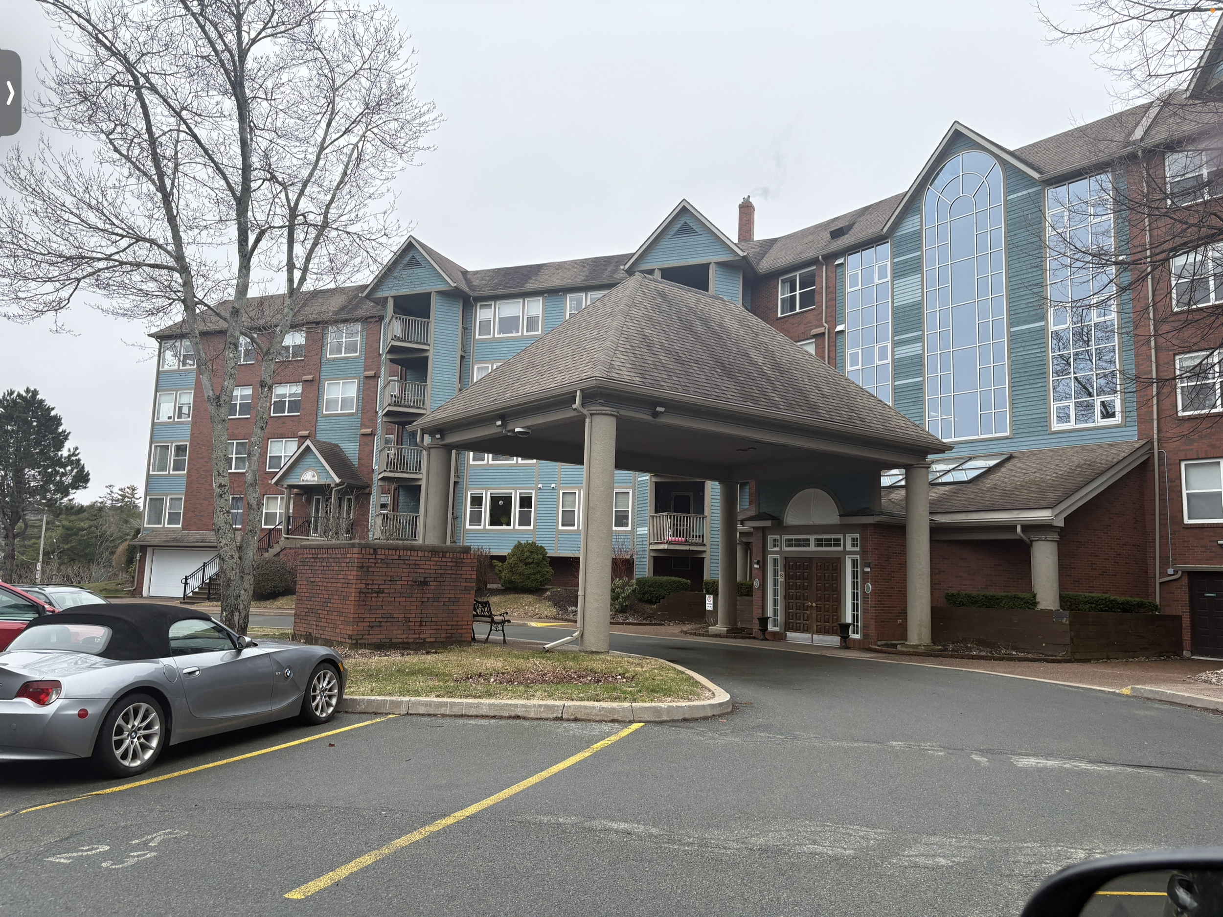 2 Bedroom • 1.5 Bath Apartment • 2 Lake Drive, Bedford
