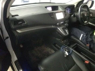 HONDA VEZEL 2015 WHITE 3.jpeg