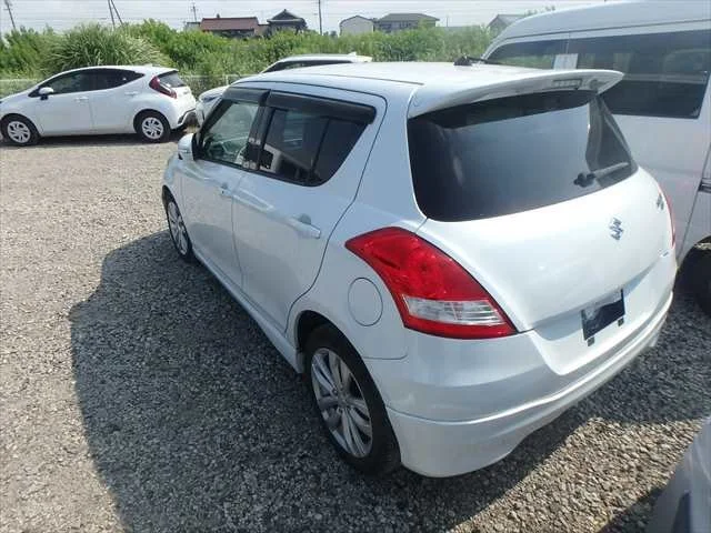 396472 2015 SUZUKI SWIFT HATCBACK 2.jpg
