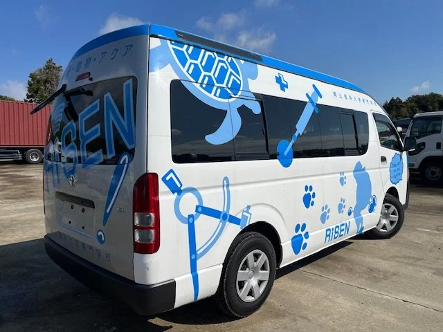 388146 2013 TOYOTA HIACE COMMUTER WAGON 2.jpg