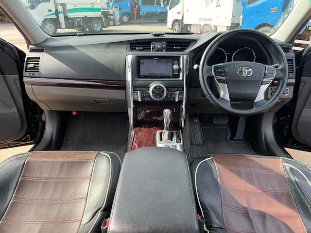 391931 2010 TOYOTA MARK X SEDAN 3.jpg