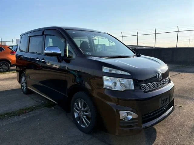 387955 2012 TOYOTA VOXY WAGON.jpg