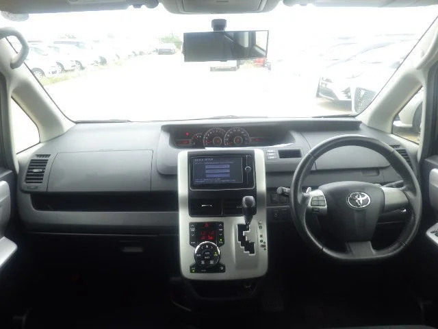 392189 2013 TOYOTA NOAH WAGON 3.jpg