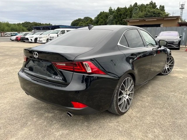 376437 2016 LEXUS IS SEDAN 2.jpg