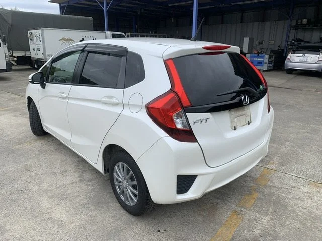 390362 2014 HONDA FIT HATCHBACK 2.jpg