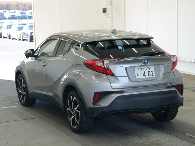 385741 2017 TOYOTA C-HR SUV 2.jpg