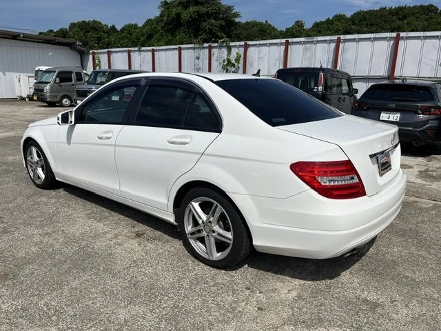 395205 2013 MERCEDES BENZ C-CLASS SEDAN 2.jpg