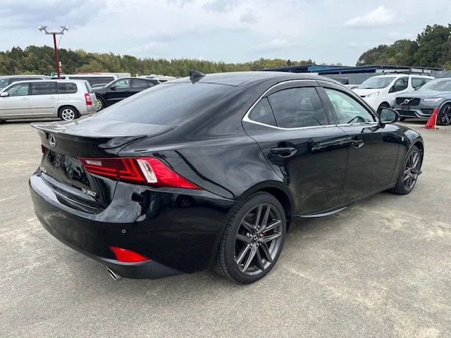 388949 2014 LEXUS IS SEDAN 2.jpg