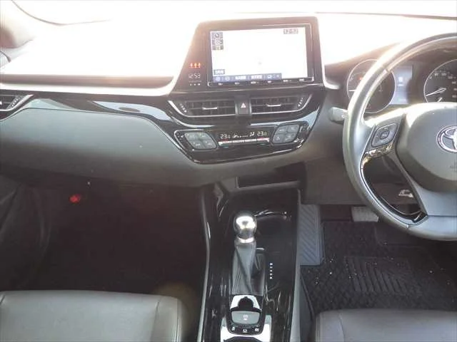 379695 2019 TOYOTA C-HR SUV 3.jpg