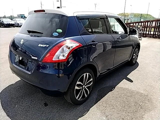391253 2015 SUZUKI SWIFT HATCBACK 2.jpg