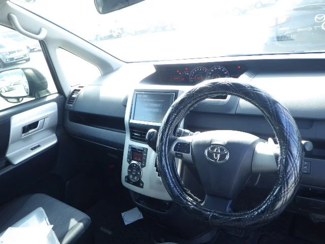 376107 2013 TOYOTA NOAH WAGON 3.jpg