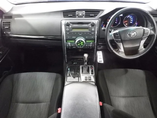 385364 2010 TOYOTA MARK X SEDAN 3.jpg