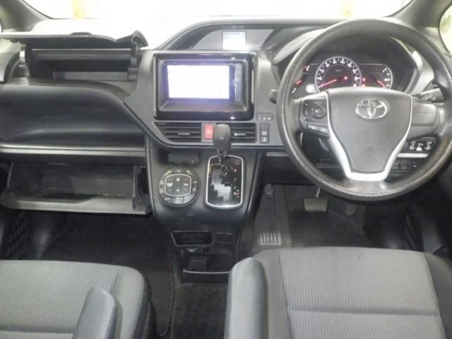 389686 2014 TOYOTA NOAH WAGON 3.jpg