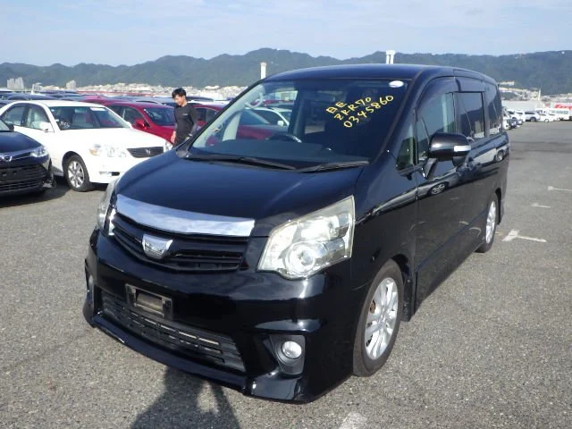 376107 2013 TOYOTA NOAH WAGON.jpg