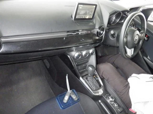 390850 2015 MAZDA DEMIO HATCHBACK 3.jpg