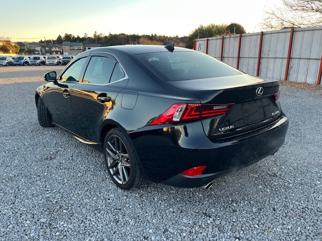 380639 2014 LEXUS IS SEDAN 2.jpg