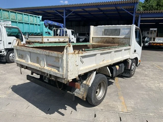 394963 2015 HINO DUTRO TRUCK 2.jpg