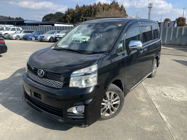 385184 2013 TOYOTA VOXY WAGON.jpg