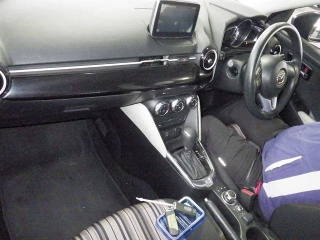 390830 2015 MAZDA DEMIO HATCHBACK 3.jpg