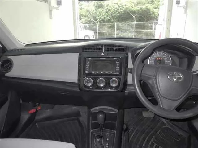 386537 2013 TOYOTA COROLLA AXIO SEDAN 3.jpg