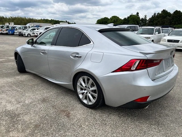 390384 2013 LEXUS IS SEDAN 2.jpg