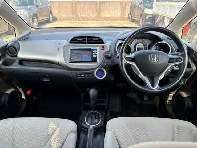 395837 2013 HONDA FIT HYBRID HATCHBACK 3.jpg