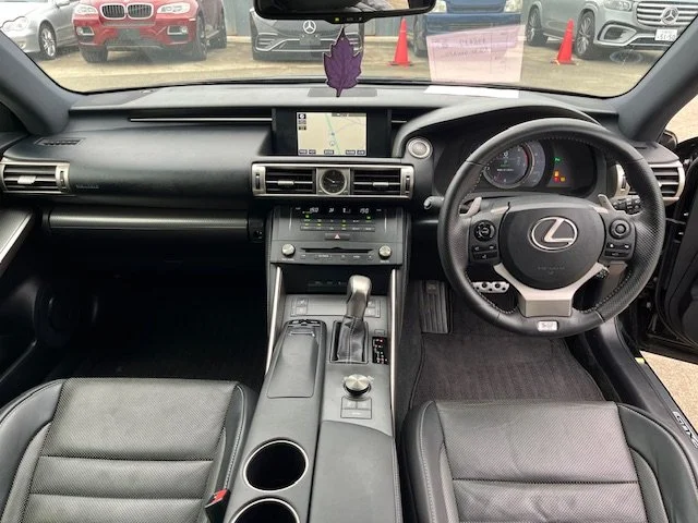 376437 2016 LEXUS IS SEDAN 3.jpg