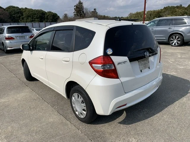 387985 2013 HONDA FIT HATCHBACK 2.jpg
