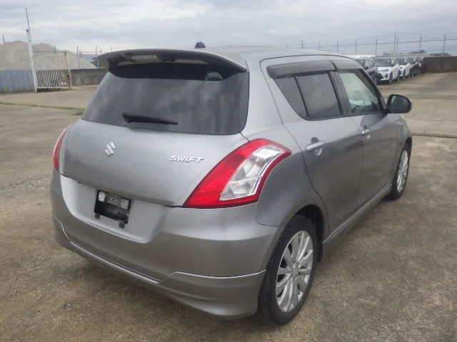 377306 2013 SUZUKI SWIFT HATCHBACK 2.jpg