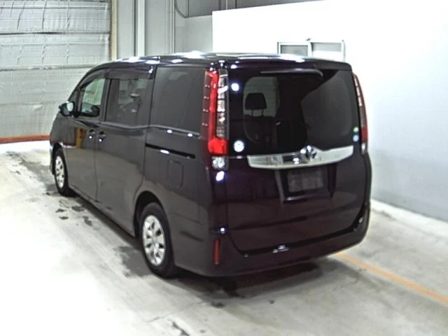 389686 2014 TOYOTA NOAH WAGON 2.jpg
