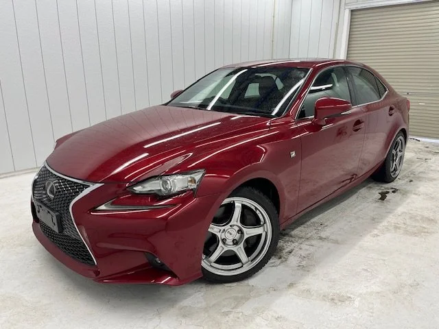 387890 2015 LEXUS IS SEDAN.jpg