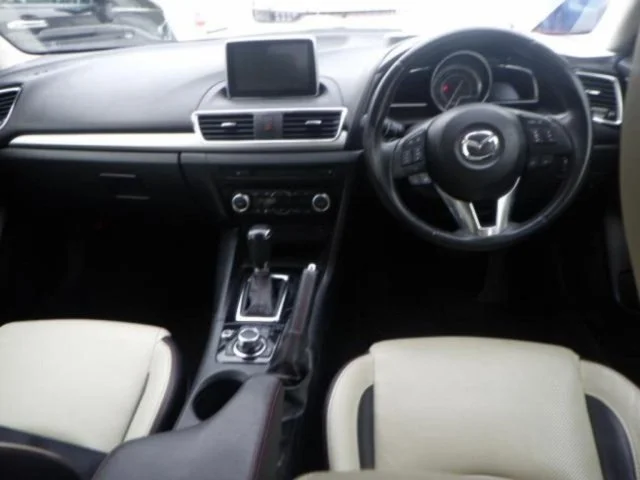 381261 2015 MAZDA AXELA HATCHBACK 3.jpg