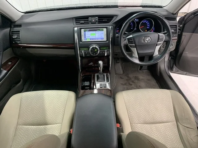 385611 2010 TOYOTA MARK X SEDAN 3.jpg