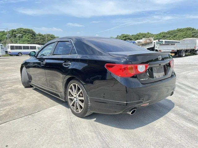 395173 2012 TOYOTA MARK X SEDAN 2.jpg