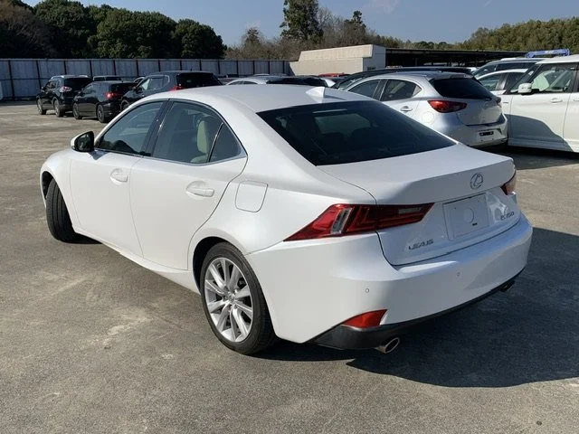 387875 2014 LEXUS IS SEDAN 2.jpg