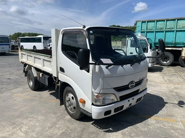 394963 2015 HINO DUTRO TRUCK.jpg