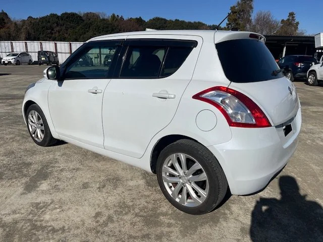 380887 2015 SUZUKI SWIFT HATCHBACK 2.jpg