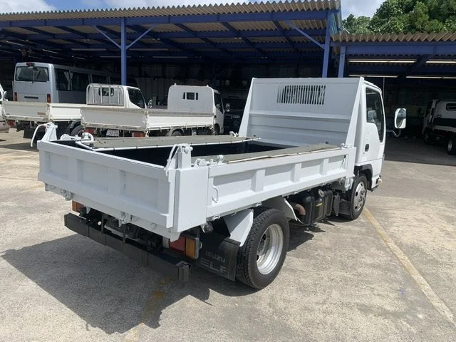 396995 2010 ISUZU ELF TRUCK 2.jpg