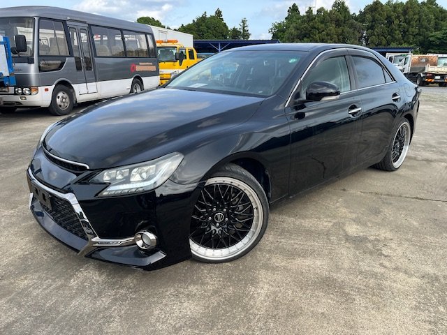 391931 2010 TOYOTA MARK X SEDAN.jpg