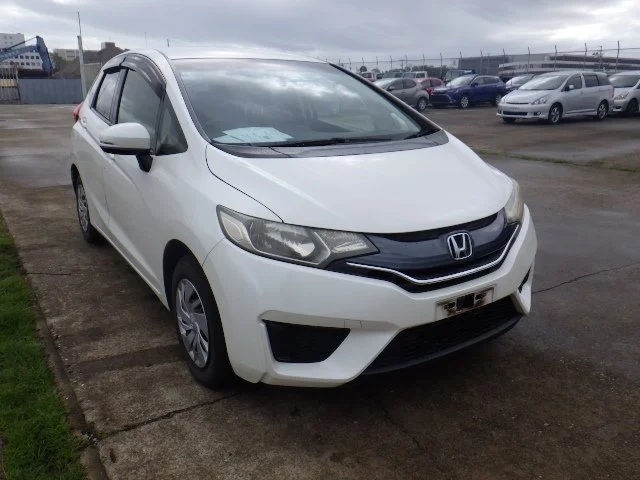 388050 2014 HONDA FIT HATCHBACK.jpg