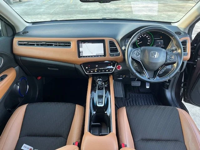 380244 2019 HONDA VEZEL SUV 3.jpg