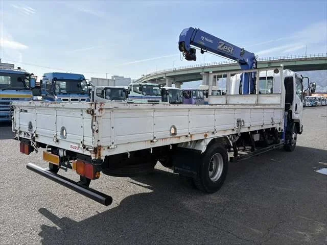 388743 2008 ISUZU FORWARD TRUCK 2.jpg