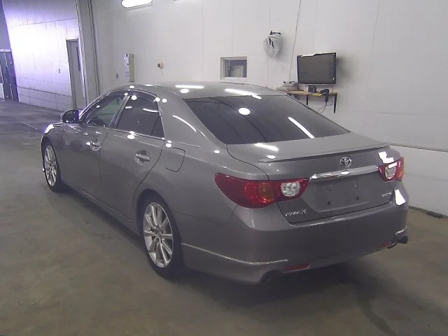 385364 2010 TOYOTA MARK X SEDAN 2.jpg